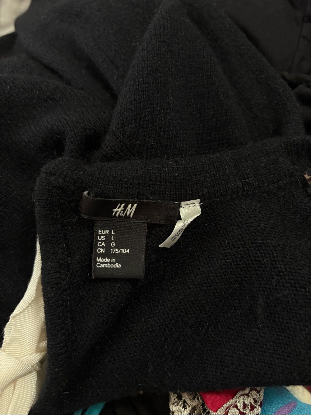 H&M Black Open-Back Sweater with Cream Tie - Picture 4 of 5